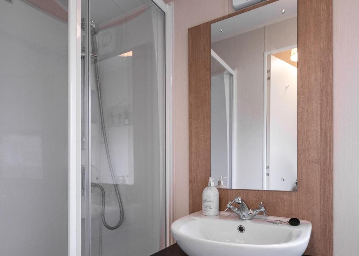Docker Holiday Park Hotell Carnforth Exteriör bild